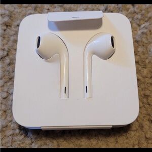 Chored earbuds for apple
